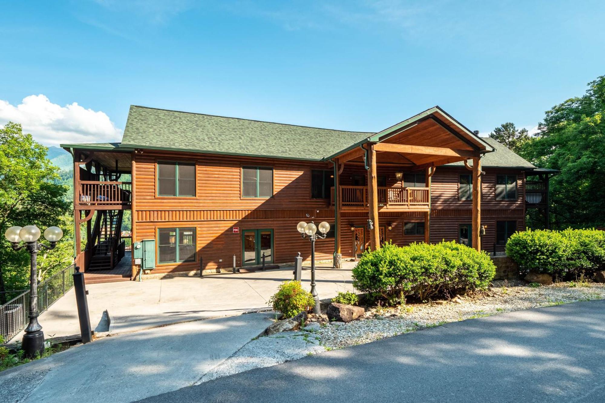 Hickory Ridge By Avantstay Incredible Private Elevated Cabin Sleeps 20 Gatlinburg Exteriör bild