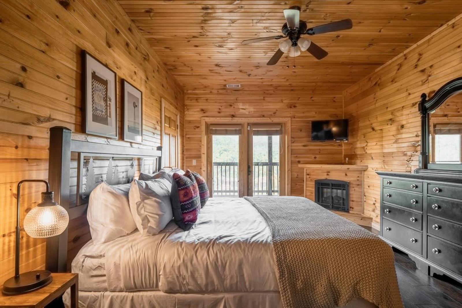 Hickory Ridge By Avantstay Incredible Private Elevated Cabin Sleeps 20 Gatlinburg Exteriör bild