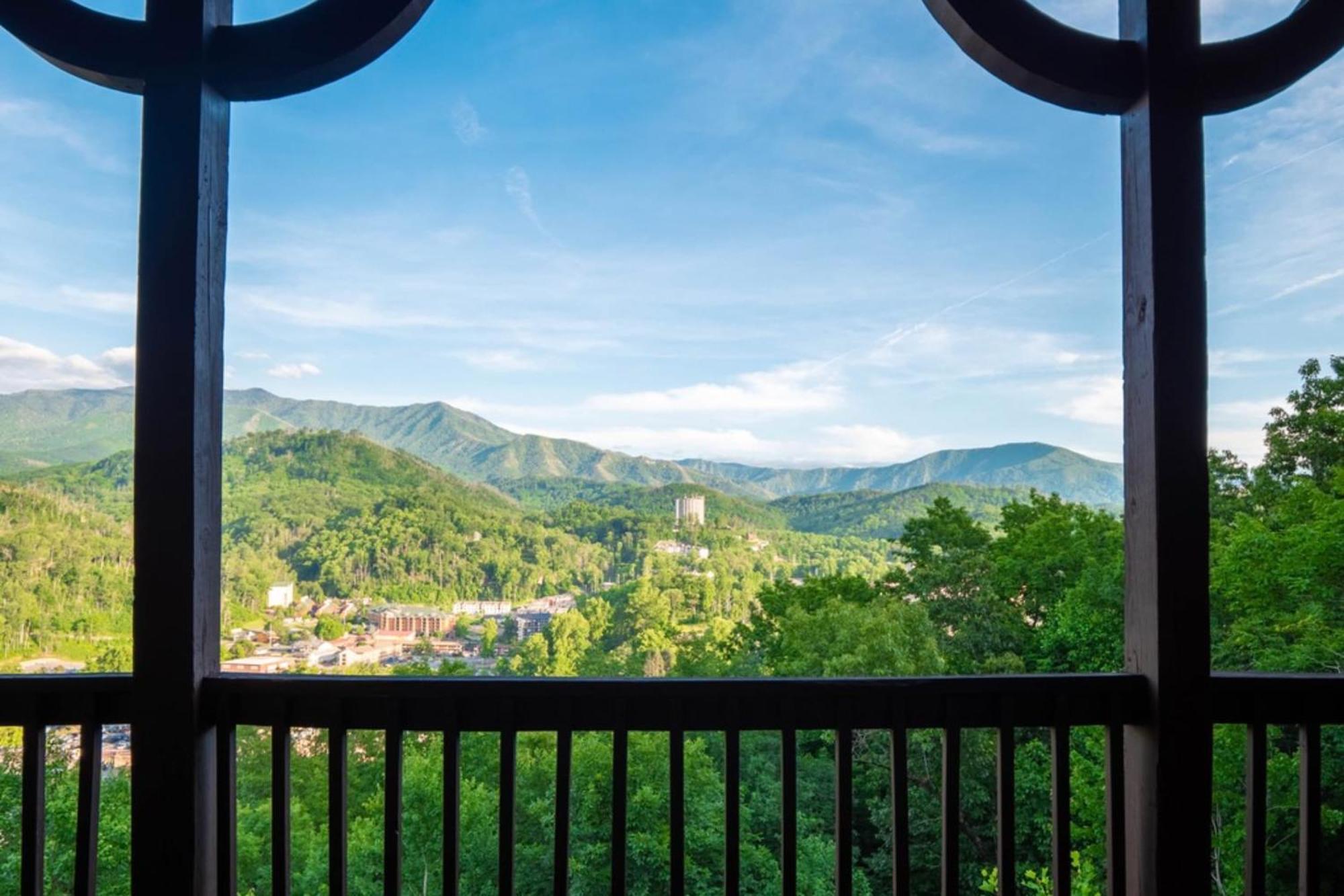 Hickory Ridge By Avantstay Incredible Private Elevated Cabin Sleeps 20 Gatlinburg Exteriör bild