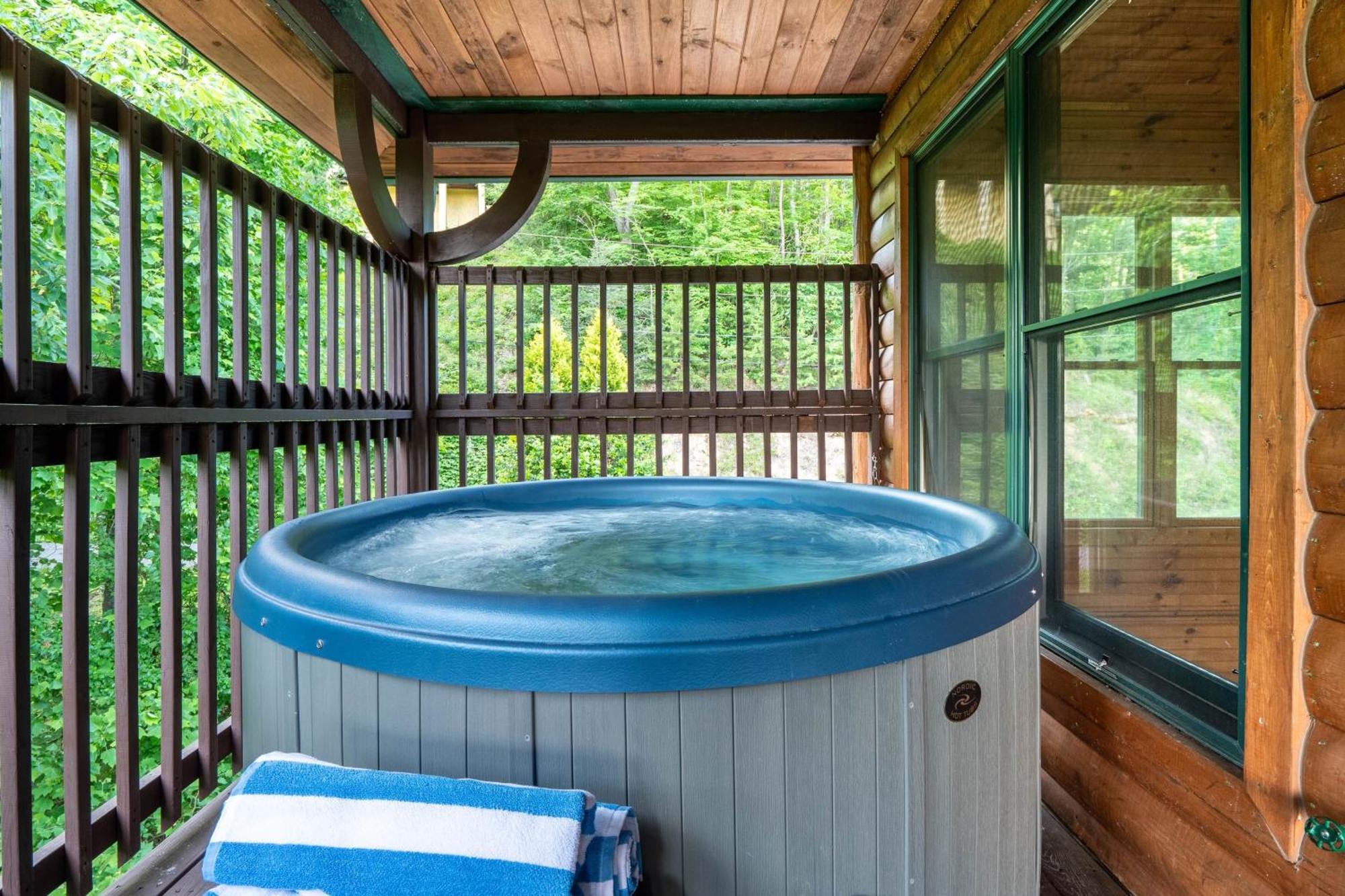 Hickory Ridge By Avantstay Incredible Private Elevated Cabin Sleeps 20 Gatlinburg Exteriör bild